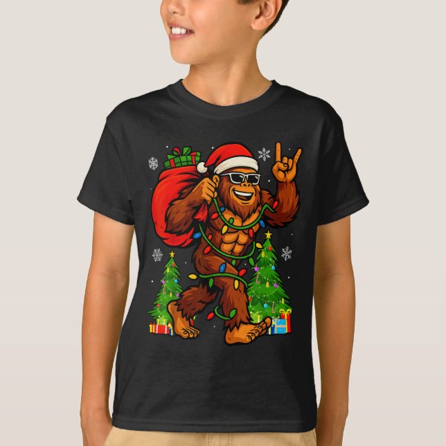 Camiseta Santa Bigfoot Christmas Tree Xmas Lights Funny Sas (Frente)