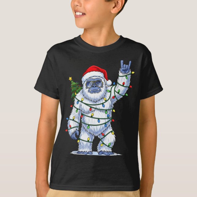 Camiseta Santa Bigfoot Christmas Tree Xmas Lights Funny Sas (Frente)