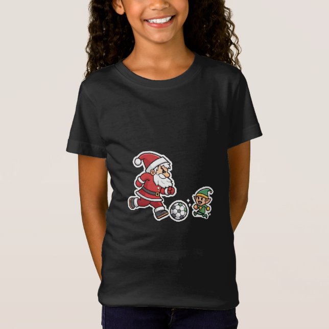Camiseta Santa Claus Plays Soccer with a Naughty Goblin (Frente)