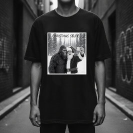 Camiseta Santa Claus taking a selfie with Bigfoot photo