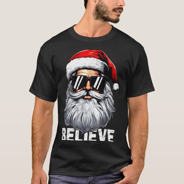 Camiseta Santa Face Sungles Believe Christmas Shirts For Bo (Frente)