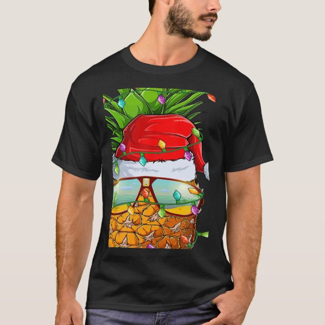 Camiseta Santa Fat Pineapple Glasses Xmas Lights Pineapple  (Frente)