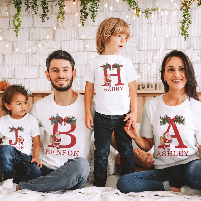 Camiseta Santa Monogrammed and Name Family Matching (Criador carregado)
