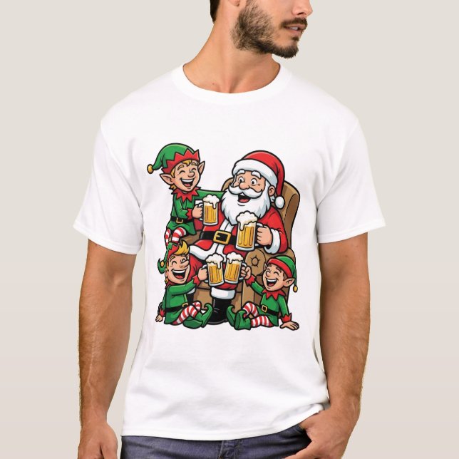 Camiseta Santa’s Cheers: Elf Party Christmas Design (Frente)