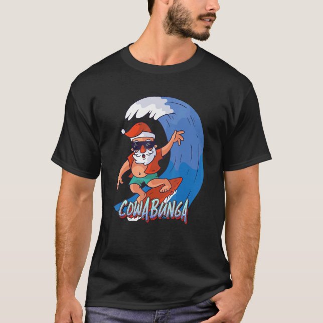 CAMISETA SANTA SURFING THE WAVE COWABUNGA (Frente)