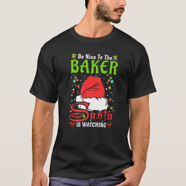 Camiseta Santa Xmas Pajamas Be Nice To The Baker Christmas  (Frente)