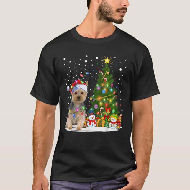 Camiseta Santa Yorkie Dog Xmas Tree Lighting Yorkie Christm (Frente)