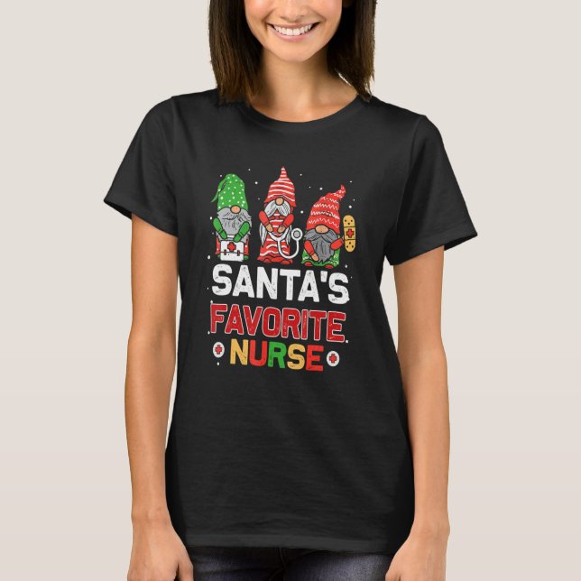 Camiseta Santas Favorite Nurse Cute Christmas Gnome Men Wom (Frente)