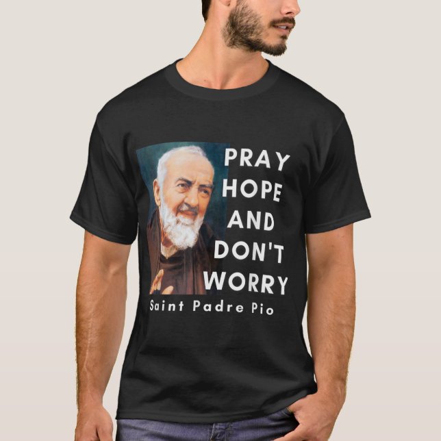 Camiseta Santo Pio Reze Esperança e não se preocupe com cat (Frente)