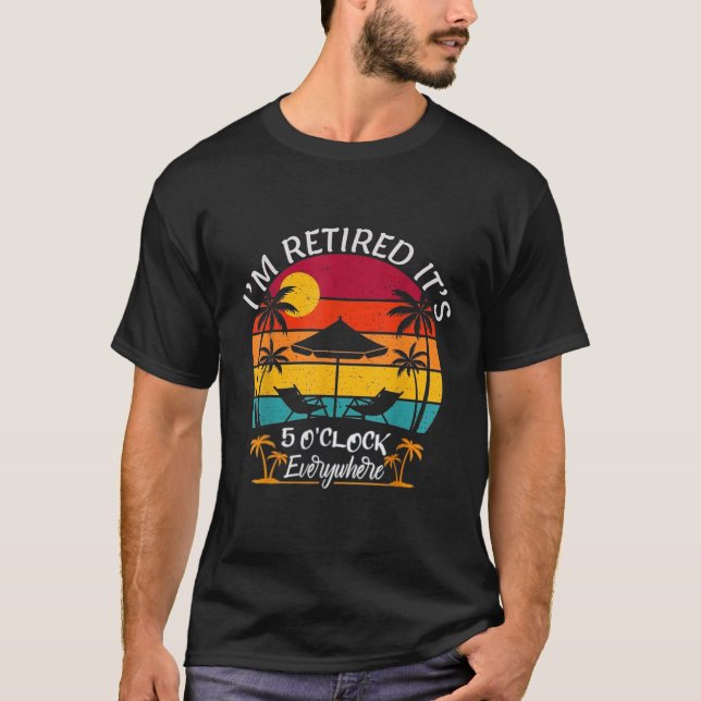 Camiseta São 5 da Tarde em Qualquer Lugar Estou Aposentado  (Frente)