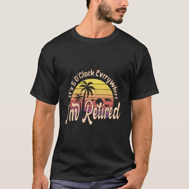 Camiseta São 5 da Tarde em Qualquer Lugar Estou Aposentado  (Frente)