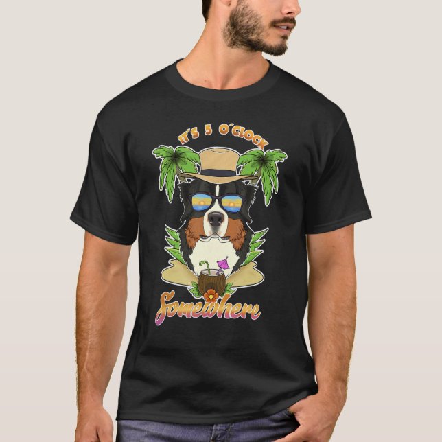 Camiseta São 5 O'Clock Algures Bebendo Bernese Mountai (Frente)