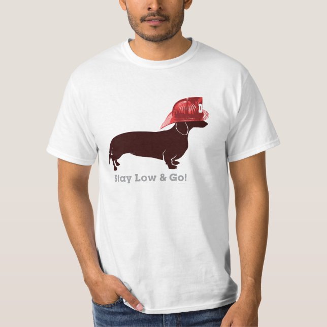 Camiseta Sapador-bombeiro "estada do Dachshund baixa " (Frente)