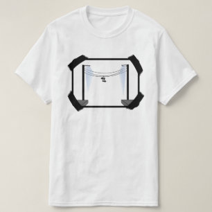 Camiseta sapatos em linhas de energia