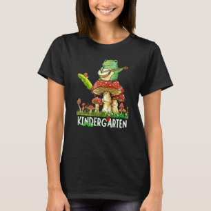 Camiseta Sapo Fofo Tocando Caramujo de Cogumelo Banjo Jardi