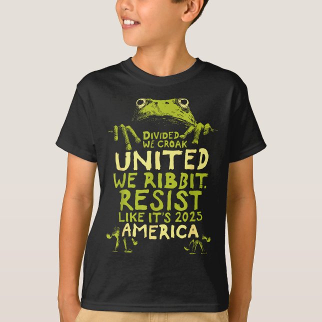 Camiseta Sapo Resiste Fofo Engraçado  (Frente)