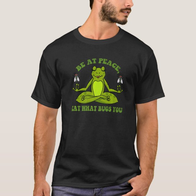 Camiseta Sapo Yoga Namaste Coma Quais Insetos Você Medita (Frente)