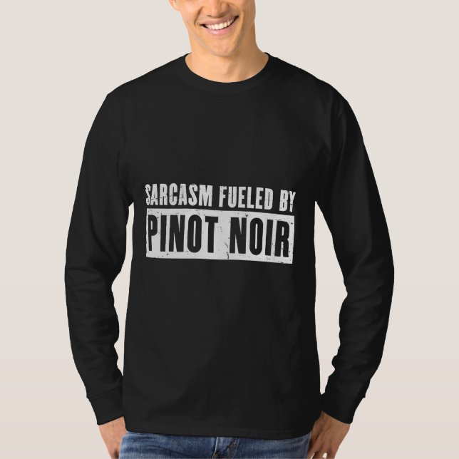 Camiseta Sarcasmo Alimentado Por Bebidas De Vinho Pinot Noi (Frente)