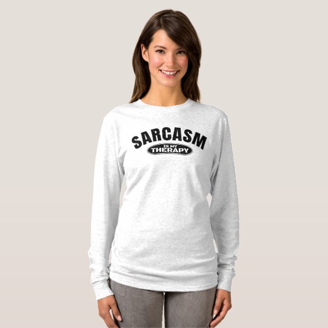 Camiseta Sarcasmo é minha terapia presente tipografia engra (Frente Completa)