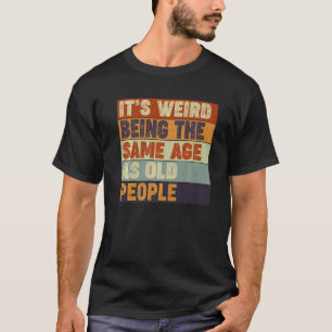 Camiseta Sarcástico É estranho ter a mesma idade que o velh