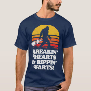 Camiseta Sasquatch Breakin Hearts Rippin Farts Funny Bigfo