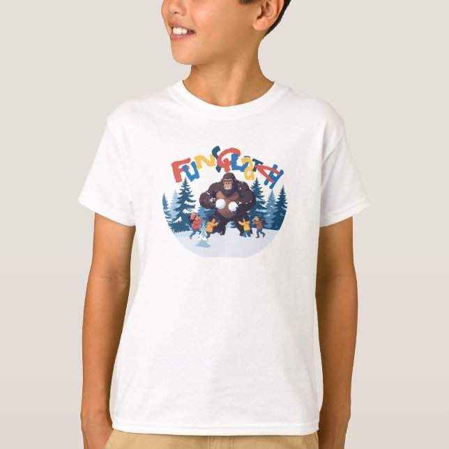 Camiseta Sasquatch tendo uma batalha de bolas de neve com c (Frente)