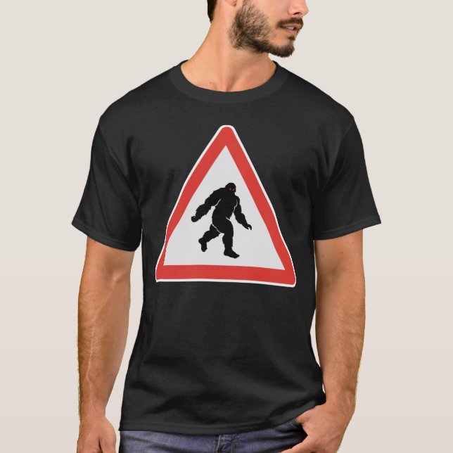 Camiseta Sasquatch Yeti Road Sign Cryptozoology (Frente)