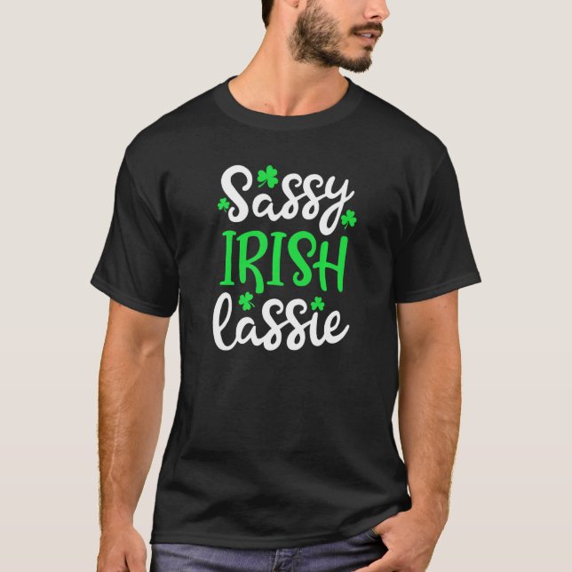 Camiseta Sassy Irish Lassie Rua Patrick Day Women Lucky Sha (Frente)