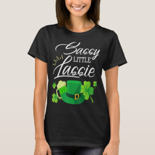 Camiseta Sassy Little Lassie Dia de São Patrício Engraçado