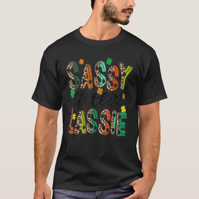 Camiseta Sassy Little Lassie Leopard Shamrock Rua Patrick D (Frente)