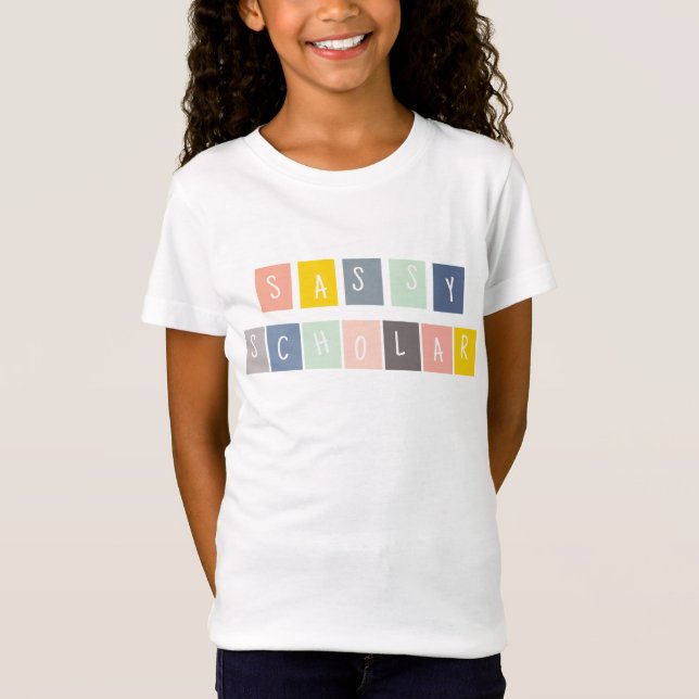 Camiseta Sassy Scholar Cute Kids Coloridos Engraçados (Frente)