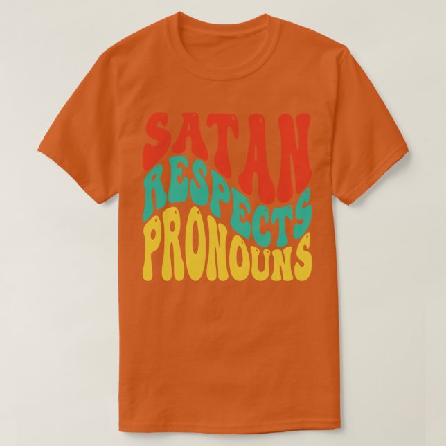 Camiseta Satã Respeita Pronouns v6 (Frente do Design)