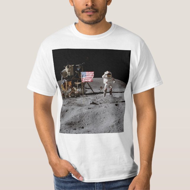 Camiseta Saudando a bandeira dos E.U. na lua (Frente)
