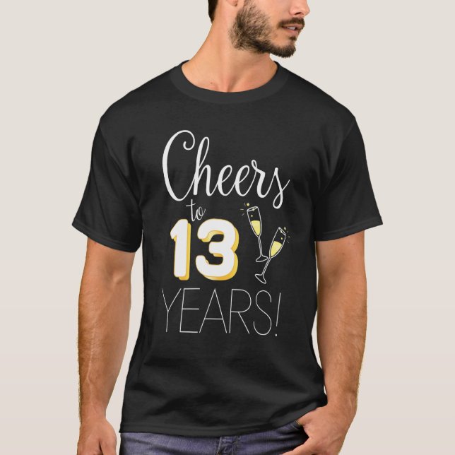 Camiseta Saúde A 13 Anos De Casal Champanhe Annive (Frente)