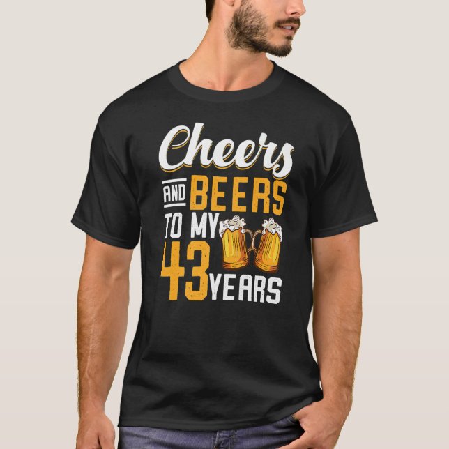 Camiseta Saúde E Cervejas Aos Meus 43 Anos 43. (Frente)