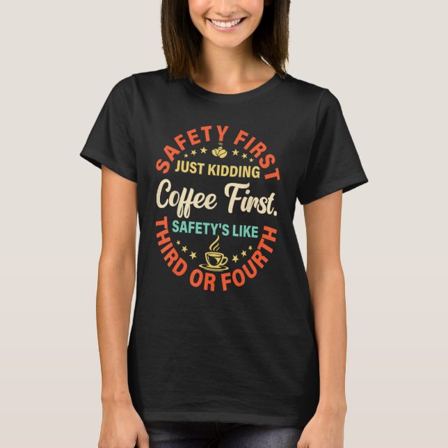 Camiseta Sayings Safety First Just Kidding Coffee First 3 (Frente)
