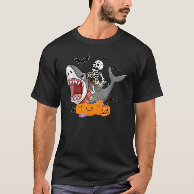 Camiseta Scareen Halloween Jackolantern Skeleton Shark Cost (Frente)