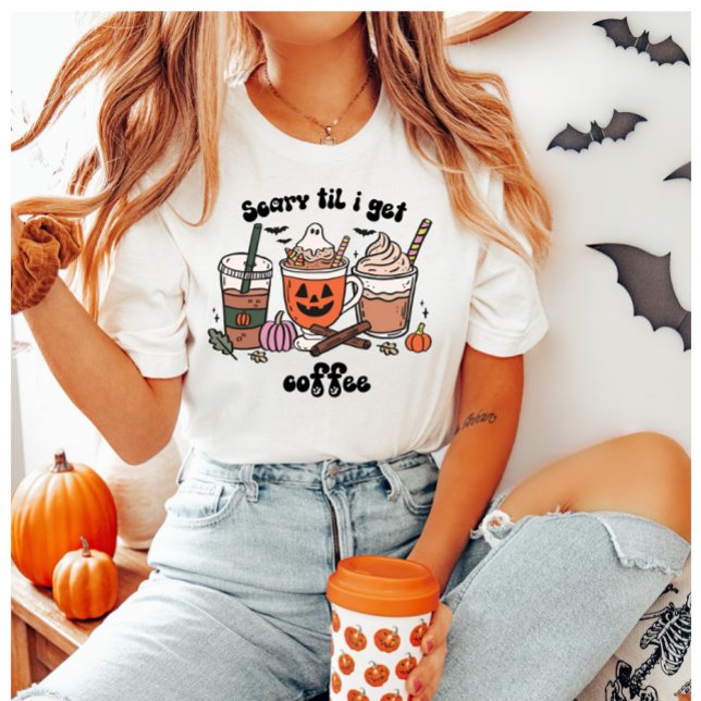 Camiseta Scary Til, Eu Recebo Café Halloween (Criador carregado)