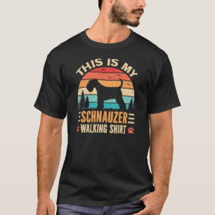 Camiseta Schnauzer passeando pôr do sol retrô vintage