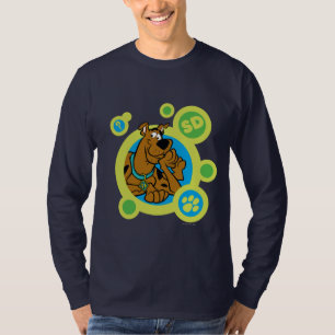 Camiseta Scooby-Doo circunda o crachá do SD