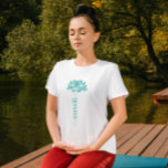 Camiseta Script Moderno do Flor de Lotus Preto do Namaste<br><div class="desc">Namaste Lotus Flower Modern Script Sports Malhação Yoga Women's T-Shirts apresenta uma flor de lótus com o texto "namaste" no moderno roteiro de caligrafia com a mão. Presente perfeito para amigos e família de aniversário, Natal, Dia de as mães, melhores amigos, amantes de ioga, malhações e esportes. Concebido por ©...</div>