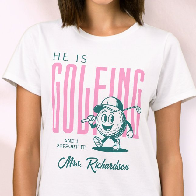 Camiseta Script Personalizado Retro Sra Rosa Esposa de Golf (Retro Personalized Script Mrs Pink Funny Golf Wife T-Shirt)