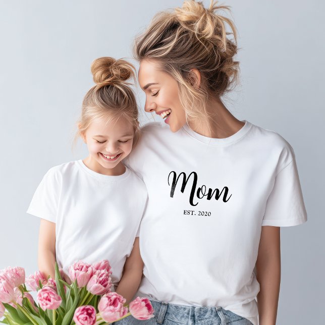 Camiseta Script Preto Estabelecido Mãe (Mom established playful script text t-shirt - a perfect gift for Mothers day)
