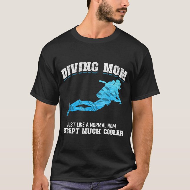 Camiseta Scuba Diver Girl Diving Mom Just Like A Normal Dad (Frente)