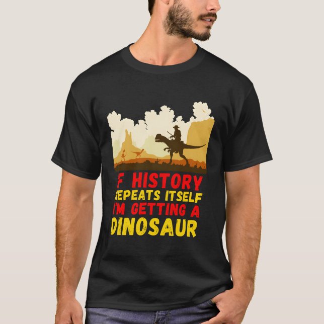Camiseta Se A História Se Repetir Eu Vou Pegar Um Dinossaur (Frente)