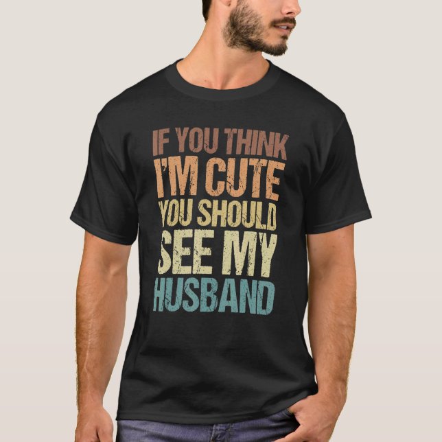 Camiseta Se acha que sou bonito, deveria ver meu marido 2 (Frente)