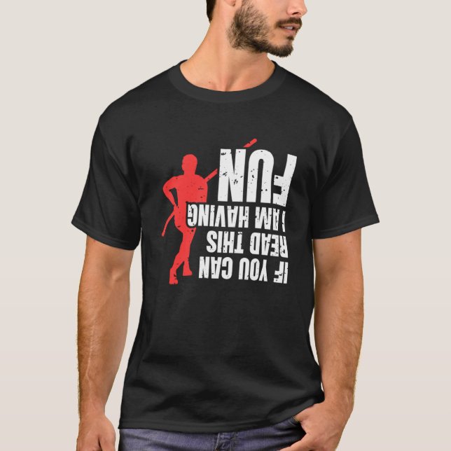 Camiseta Se Consegues Ler Isto, Estou A Ter Um Cofre De Pol (Frente)