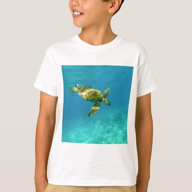 Camiseta Sea Turtle nadando na água do oceano de turquesa (Frente)