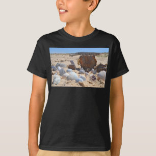 Camiseta Seashells on Beach por Shirley Taylor