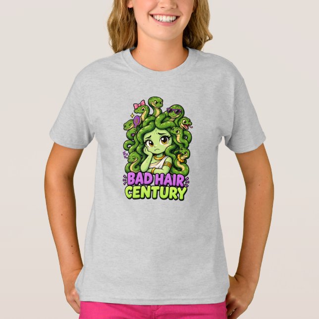 Camiseta Século de Cabelo Ruim – Medusa Fofa Mitologia Greg (Frente)